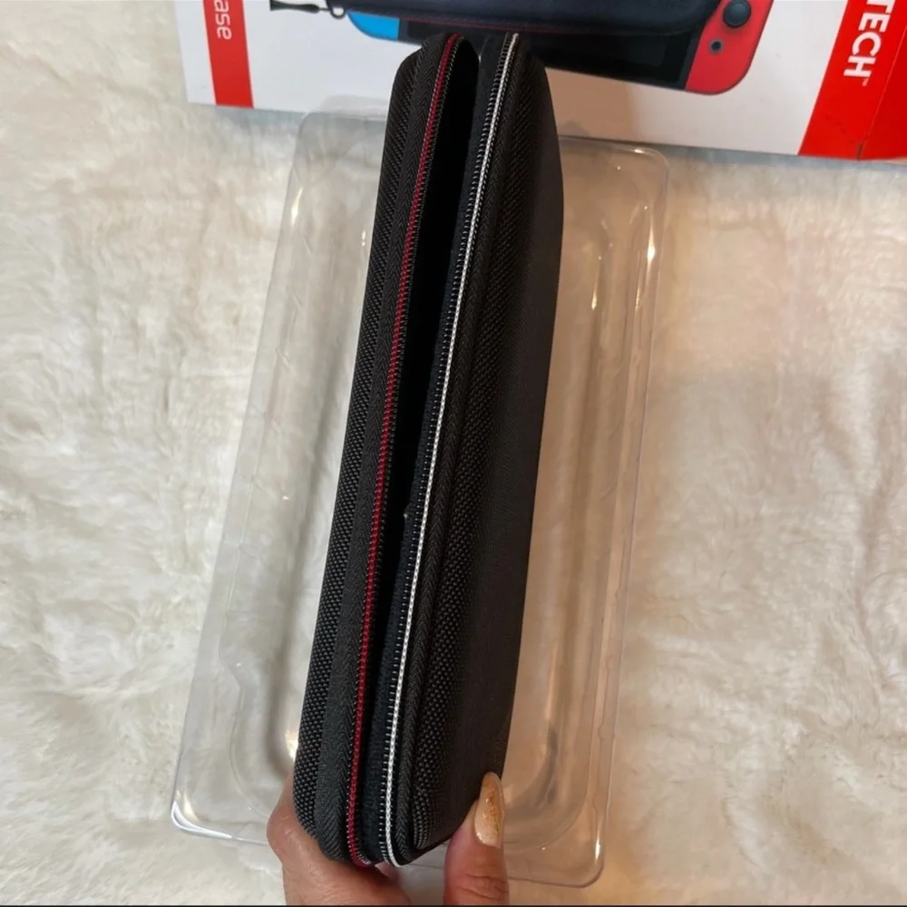 ADVANCTECH NINTENDO SWITCH GAMING CARRYING CASE